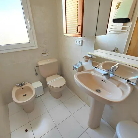 Apartment Soleado Con Terraza, A/a Y Garaje En Roses, Cerca De Playa Y Parque Natural - Es-258-63