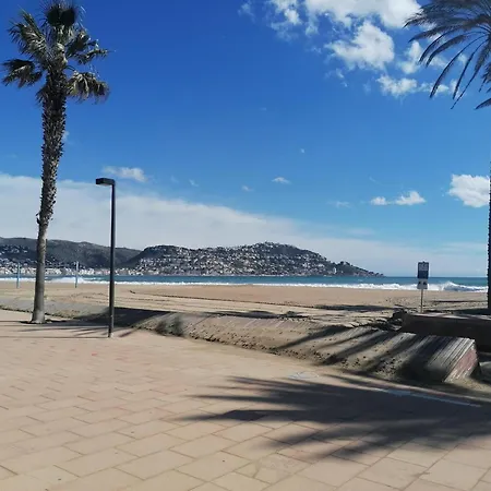 Soleado Con Terraza, A/a Y Garaje En Roses, Cerca De Playa Y Parque Natural - Es-258-63