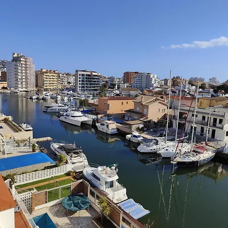 Soleado Con Terraza, A/a Y Garaje En Roses, Cerca De Playa Y Parque Natural - Es-258-63 * Roses