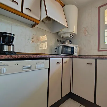 Apartman Soleado Con Terraza, A/a Y Garaje En Roses, Cerca De Playa Y Parque Natural - Es-258-63 *